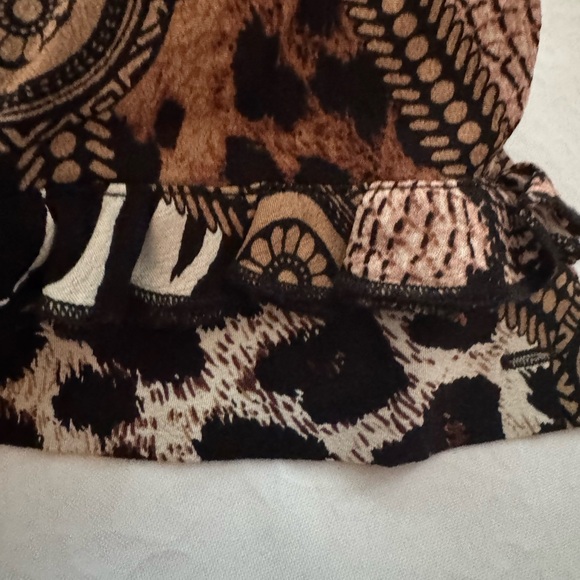 EsQualo Animal Print Button Blouse – Elegant Ruffle Detail –  New - Picture 5 of 9